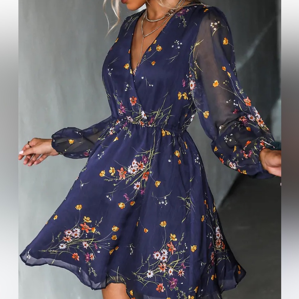 NWT Cupshe Navy Floral V-Neck Dress